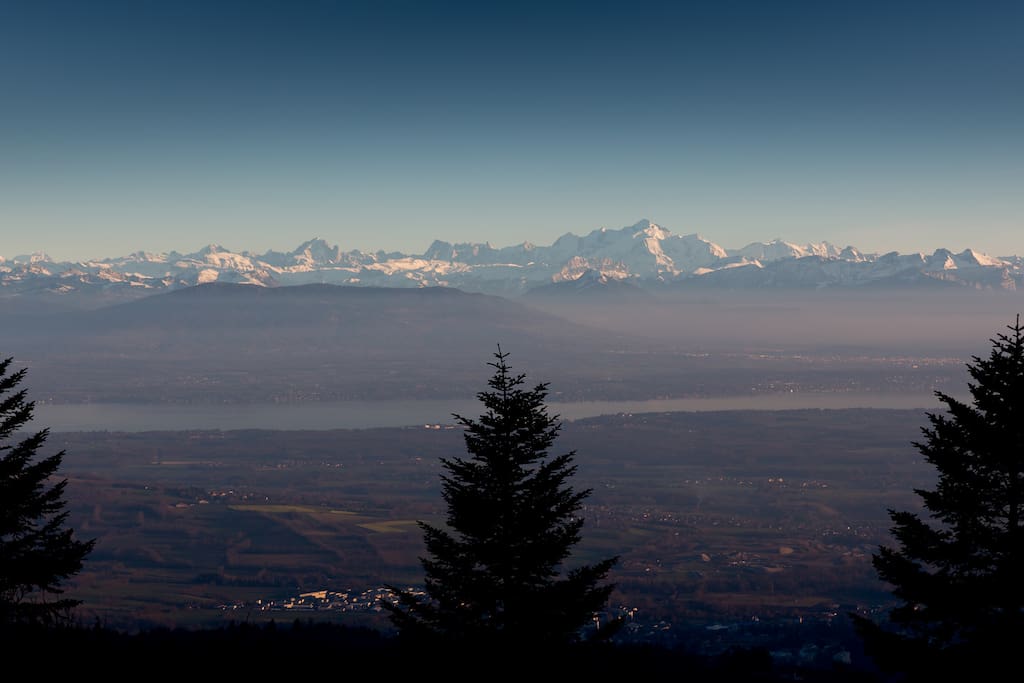 La chaine du Mont Blanc juste en face.