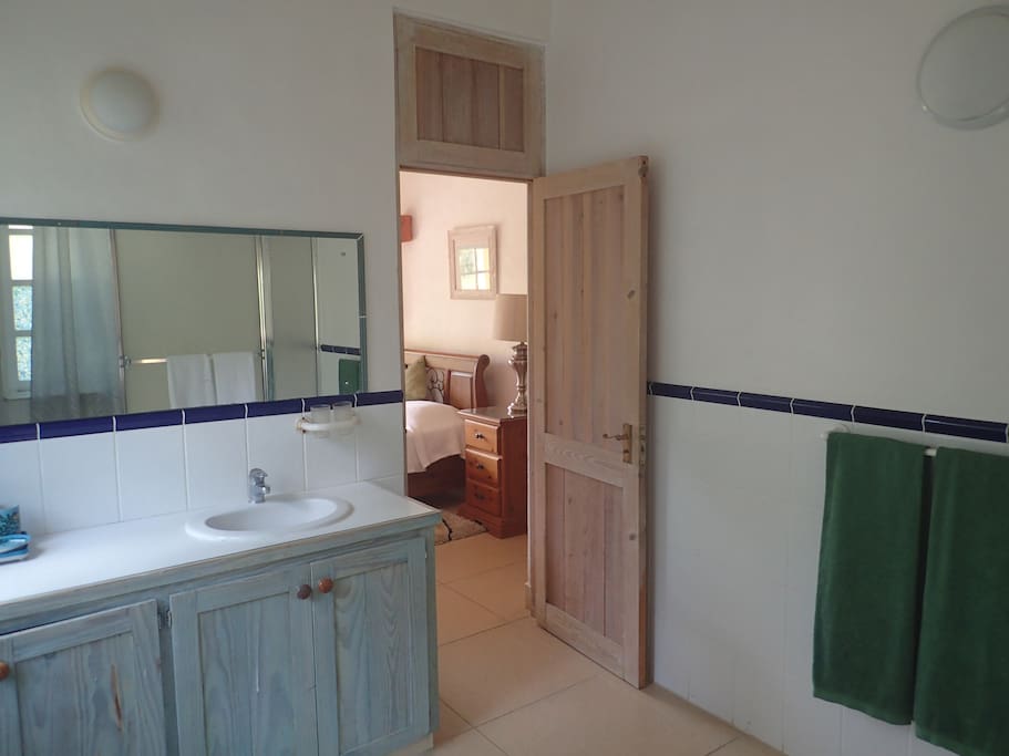 ENSUITE BATHROOM RM # 1
