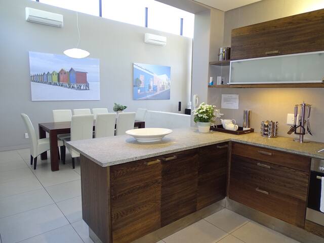 Chapman’s Peak Penthouse, light & bright gallery image 3