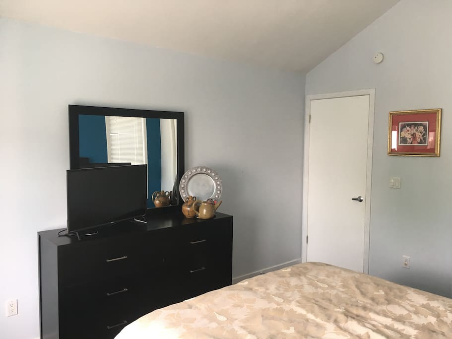 Smart TV with the service of Netflix and Amazon Prime included with the room.