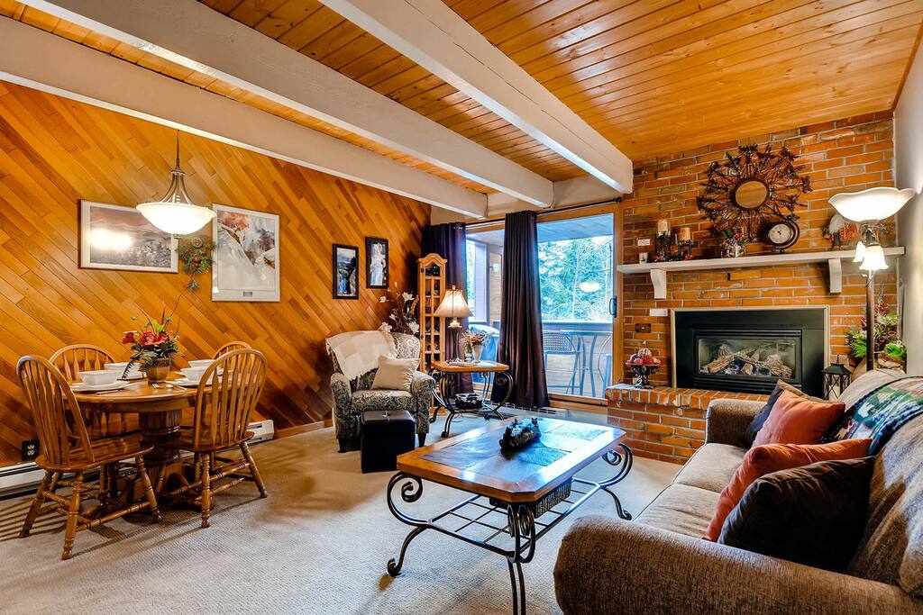 Living/Dining Area