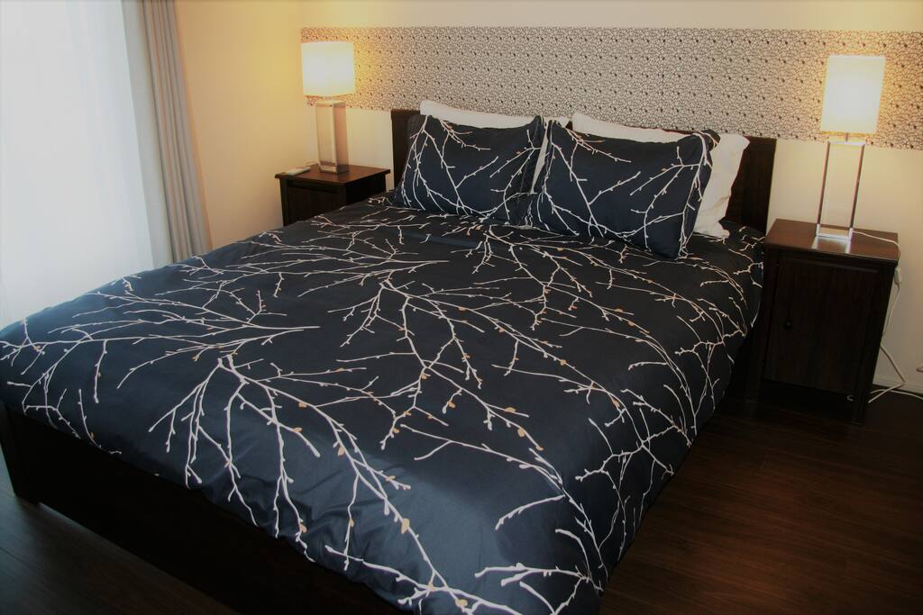 Room 1 with a queen-size bed