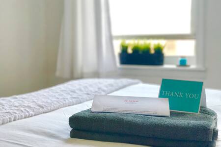 Disinfected and quiet room w/PRIVATE BATHROOM !