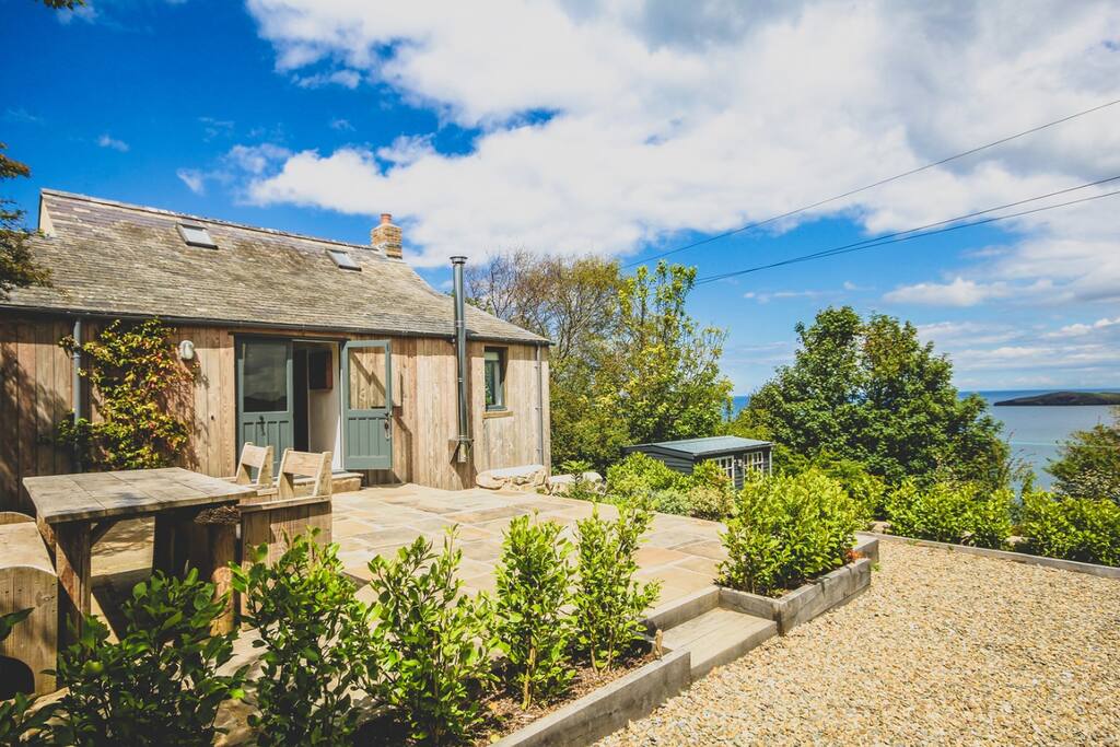 Cosy Cottage with Spectacular Sea Views Cottages for Rent in