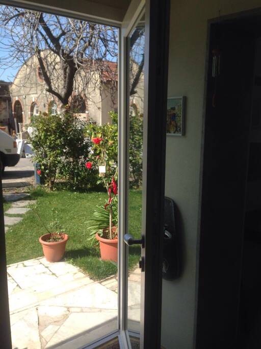 Porta principale...sul giardino