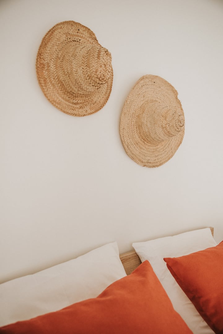 Dhoma e gjumit 2 krevat dopio 140 cm. 
Shtrojat ofrohen kur prenoton listimin. 