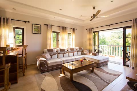 BMH, 2Bed-Fam Apt (5pax) with pool+Washing machine