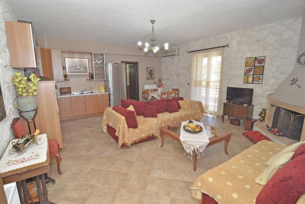 Open plan main area of the apartment - Lounge anf Fully equipped kitchen