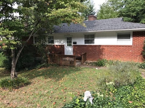 Cozy 3 bedroom home near UVa and Downtown Mall.
