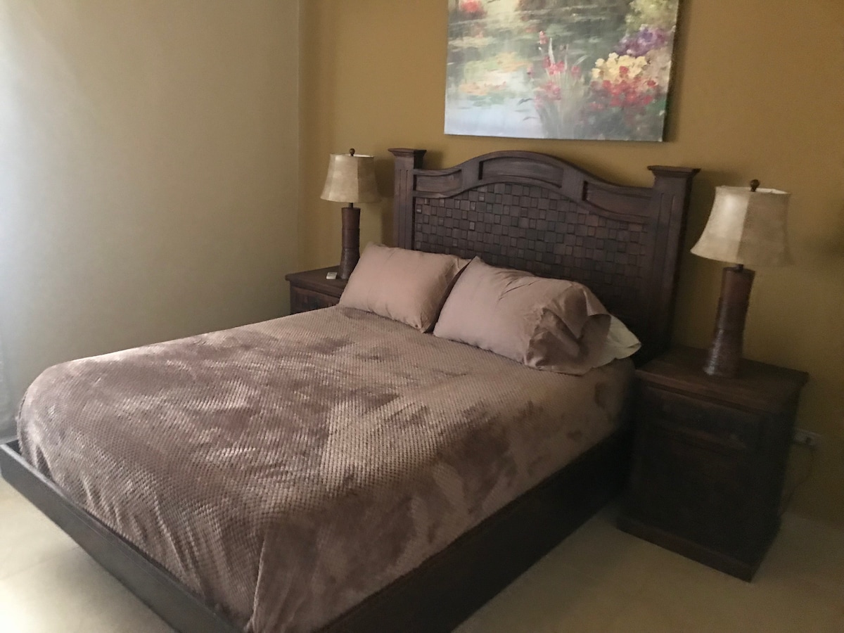 Master queen sovrum med eget badrum