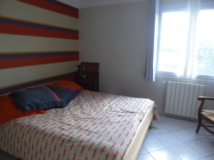 დიდი საძინებელი 1 საწოლი 160/200