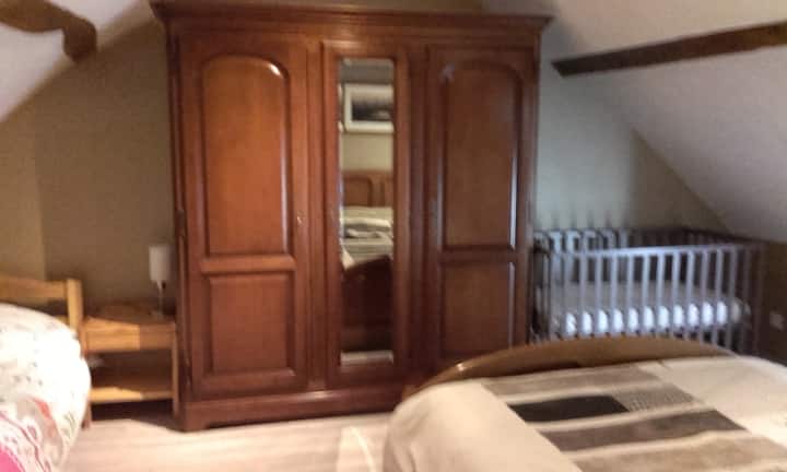 habitación familiar: 3 camas de 140*90 , 90*190, 120*60 arriba