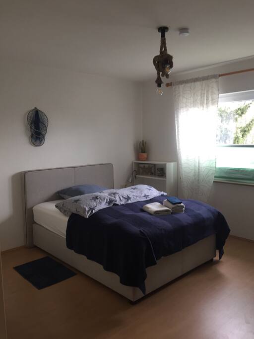 Großes Schlafzimmer