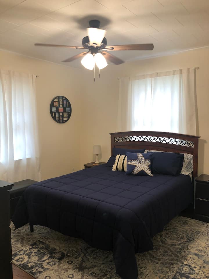 配备标准双人床的卧室