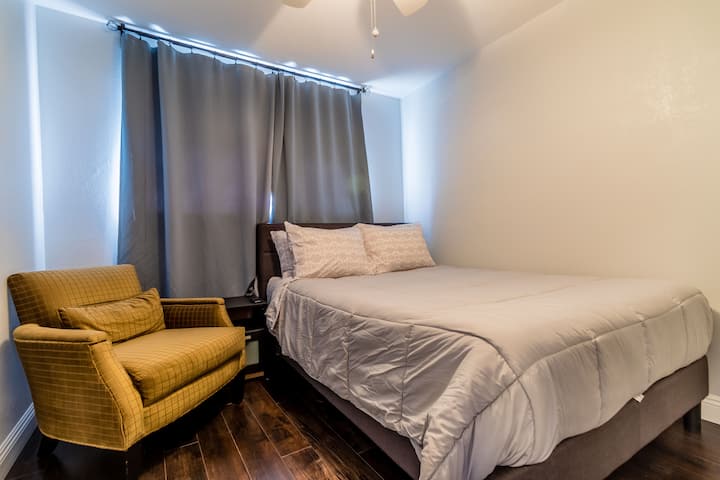 Segundo dormitorio con cama tamaño queen