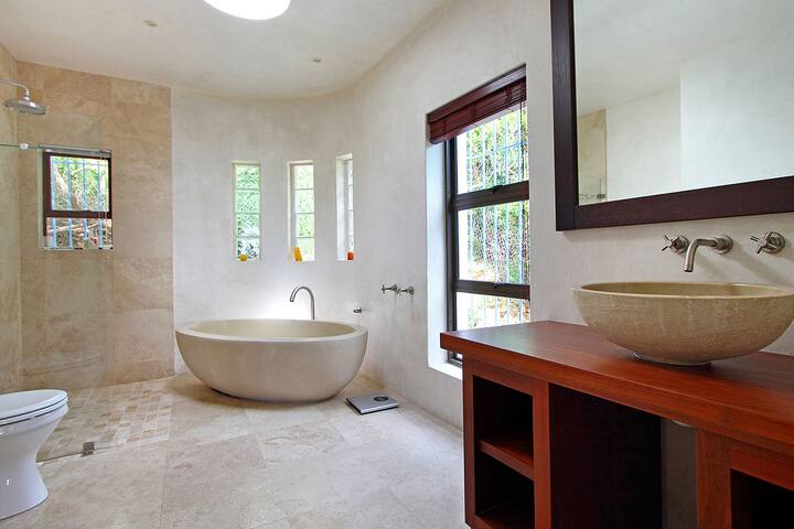 Private villa in Gordon’s Bay: sea views and pool gallery image 3