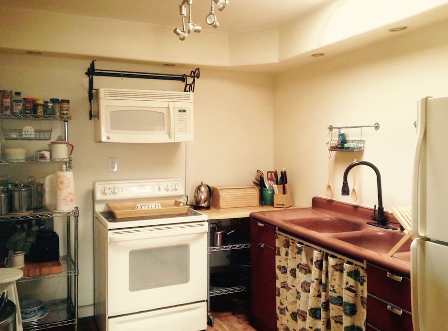 Full country kitchen with everything you'll need to cook