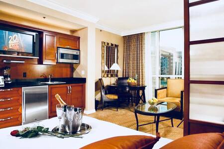 MGM Signature Balcony NO resort fee - Strip Views