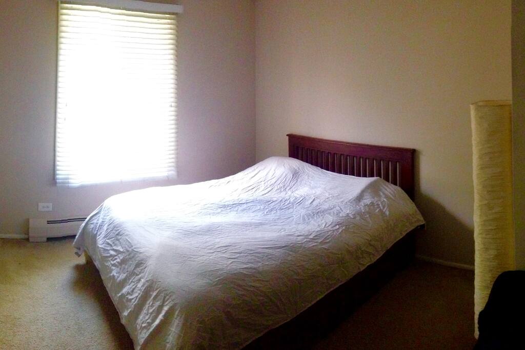 bedroom w/ laundromat