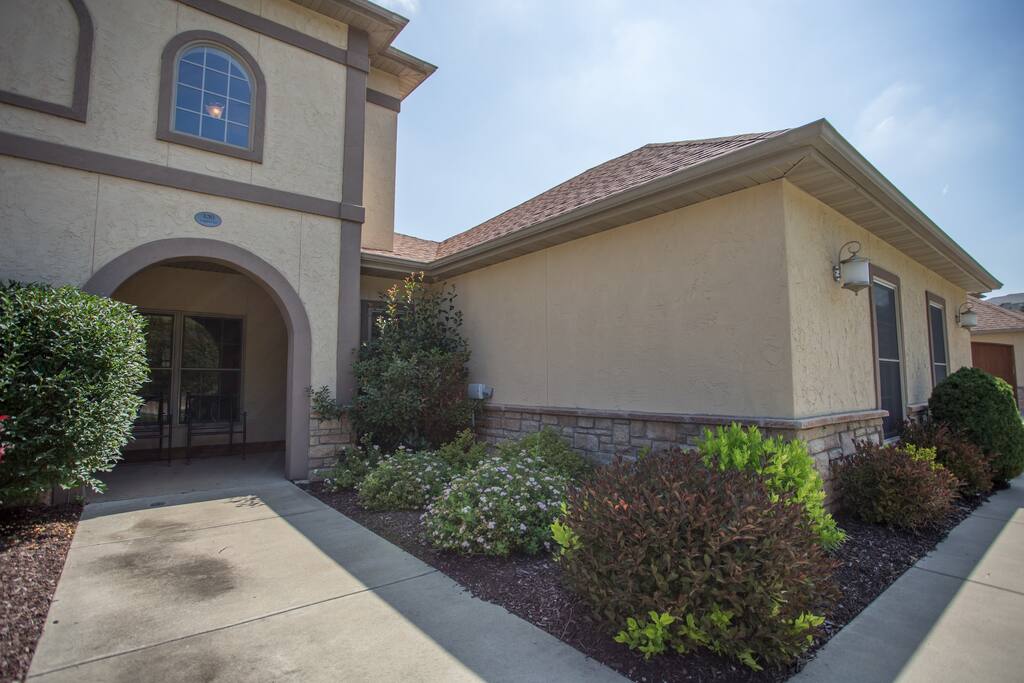 Vegetation,Building,Yard,Vine,Cottage