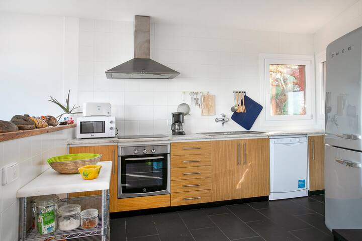 La Caleta + Steps Away From Paradise + 7 guests gallery image 3