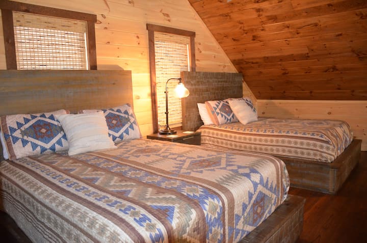 2 брачни кревета во поткровје