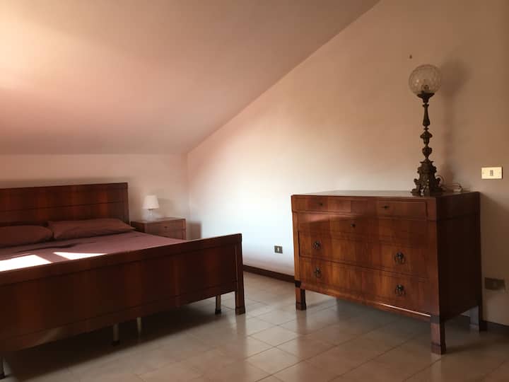 الغرفة الكبيرة في الطابق الأول