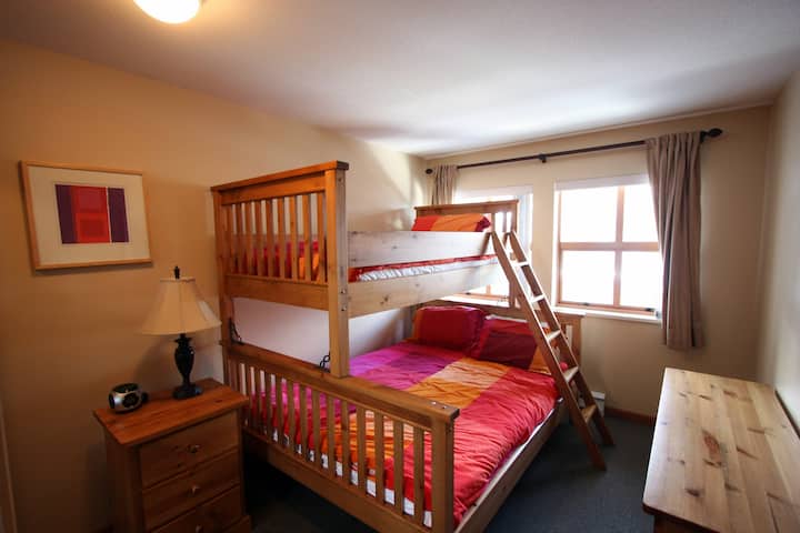 Seconda camera con letto a castello queen-size