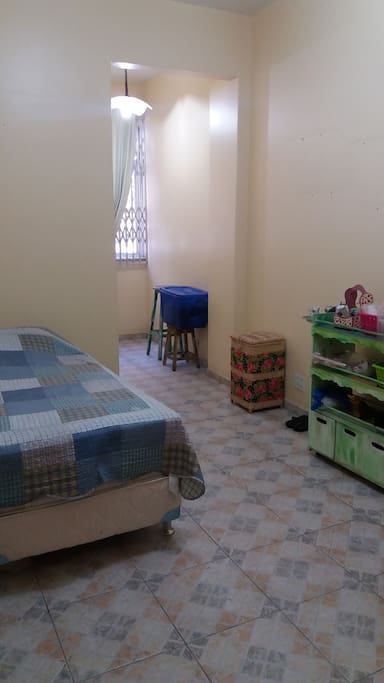 Quarto 1 (cama e solteiro) / Bedroom 1 (single bed)
