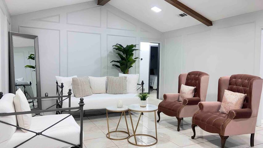 Vacation Home with Private Pool gallery image 2