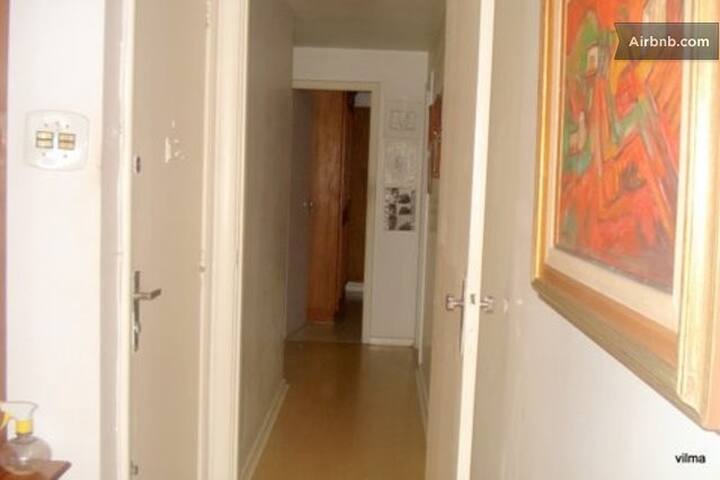 Copacabana, apt simples com SUPER localizacao. gallery image 4