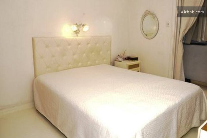 Copacabana, apt simples com SUPER localizacao. gallery image 5