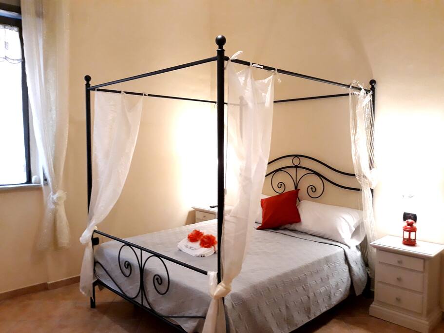 Camera da letto baldacchino