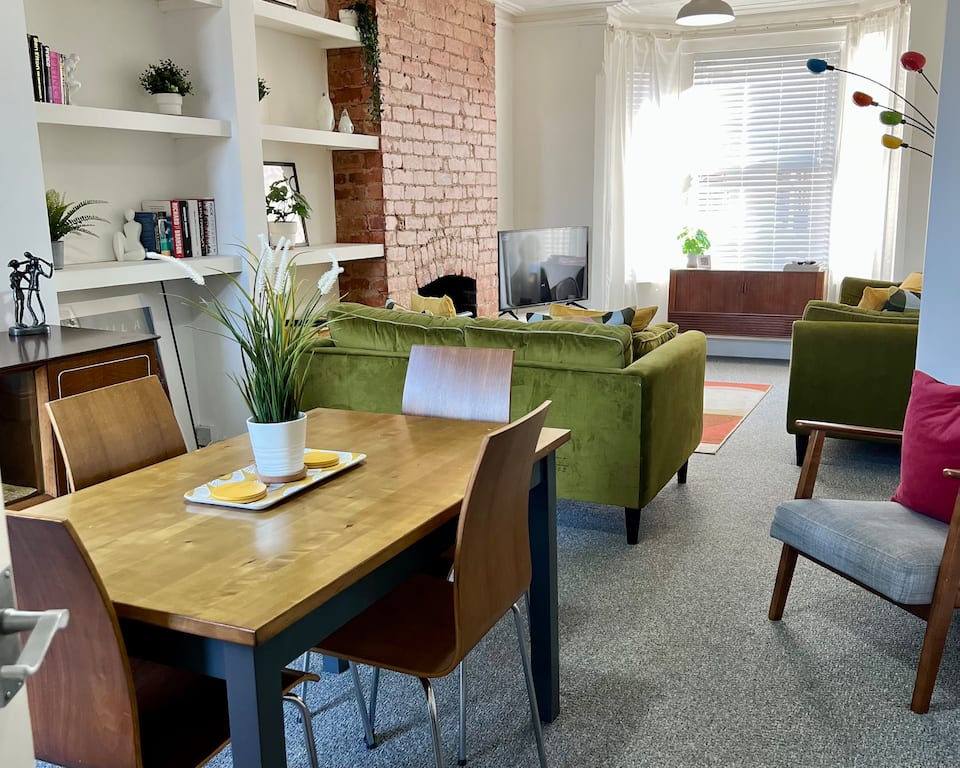 Contemporary 2 Bedroom Victorian Town House - Sleeps up to 6 — photo 1