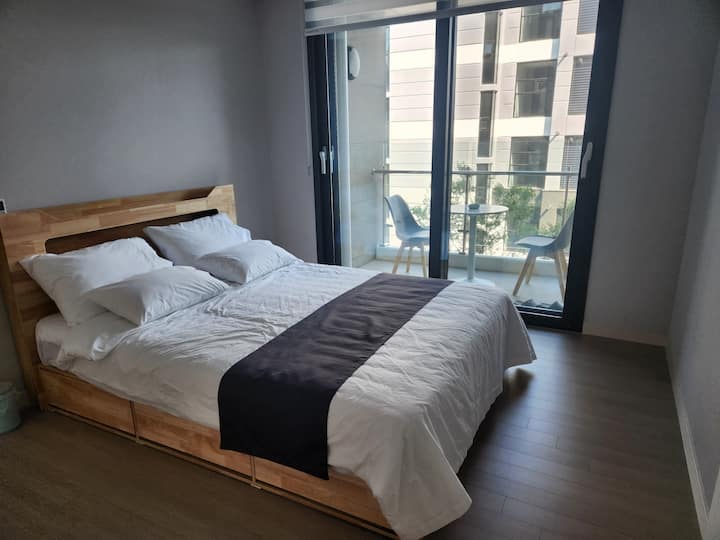 Petite chambre. Chambre.