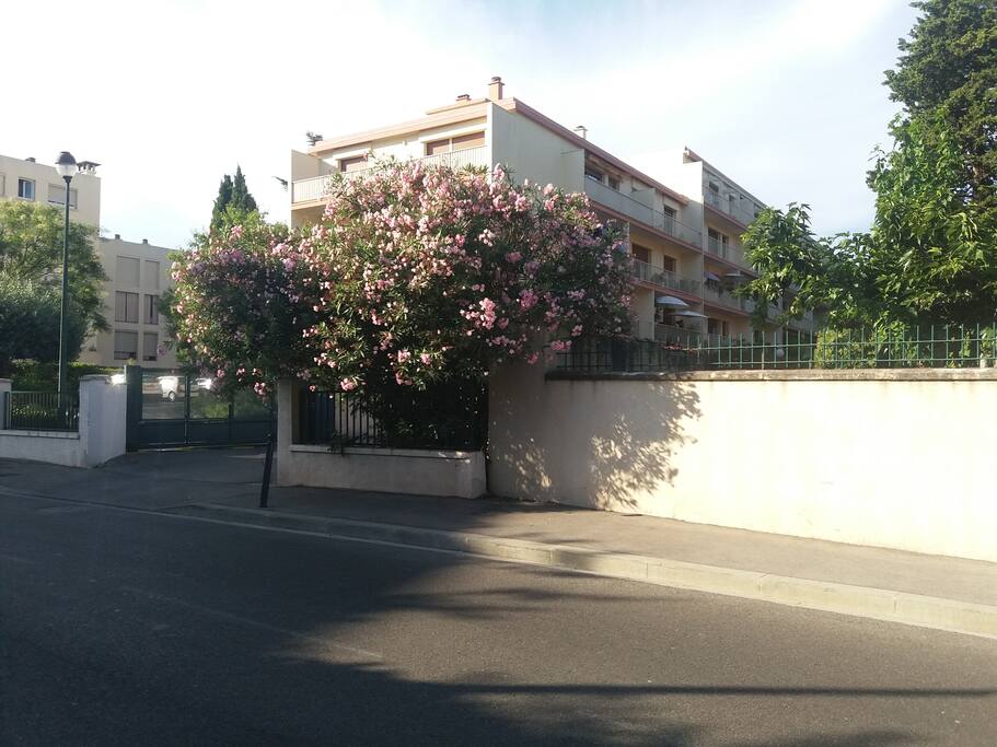 Entrée de la résidence sécurisée.