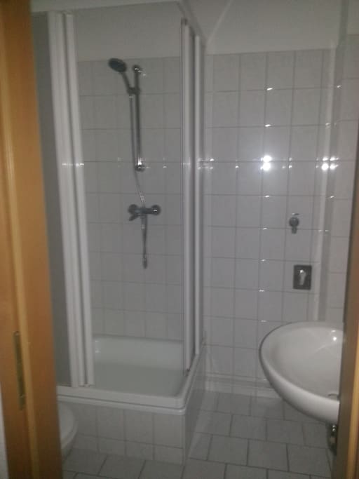 Bad mit WC und Dusche