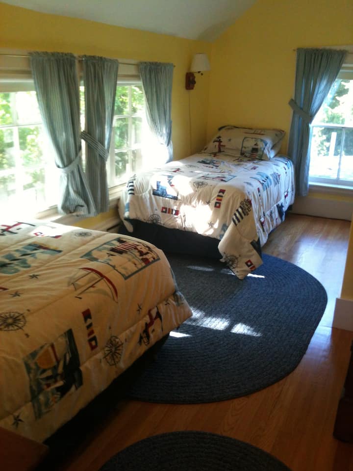 Chambre nautique donnant sur le marais et l'espace boisé