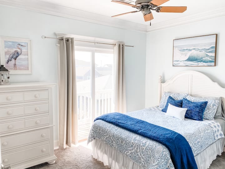 Спалня с 2 легла и самостоятелен малък балкон