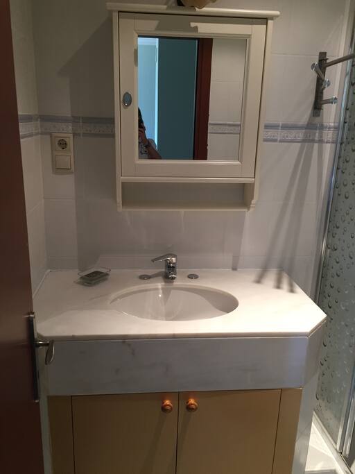 Salle de bain 1er studio