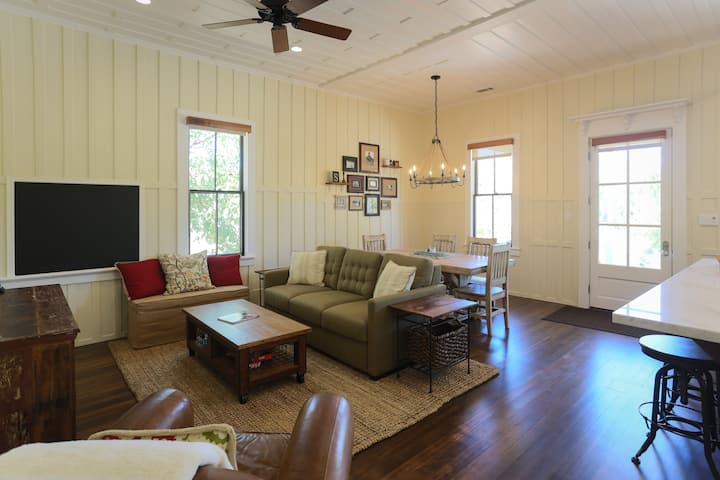 Relaxing great room with 11 ft ceilings
