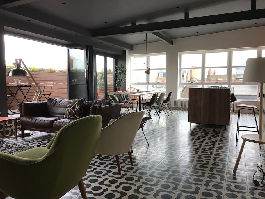 Living Room/ Dining