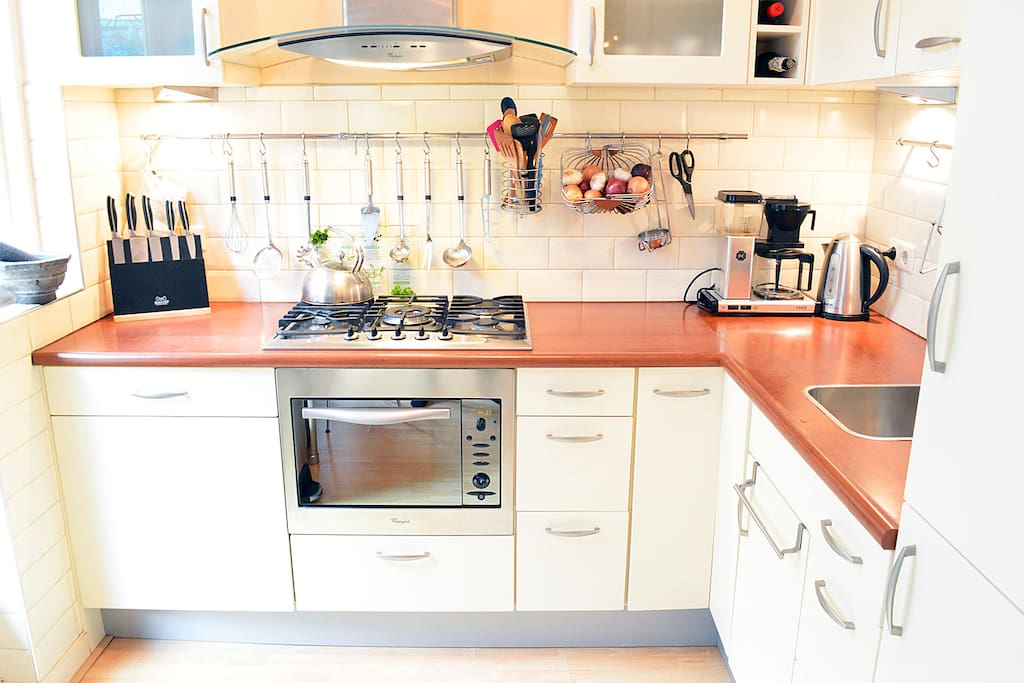 Fully equipped kitchen.