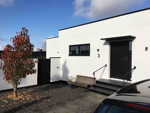 Download Vaerelses villa haengekoje beach resort Desktop Wallpaper Free