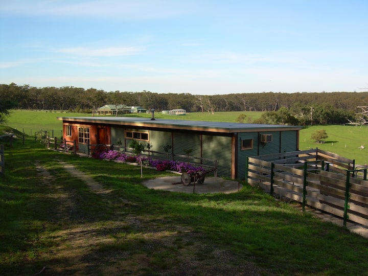 The Old Dairy Cottage Farm stays for Rent in Devon North, Victoria