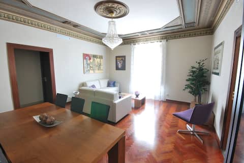 Top performing Airbnb: Perfect apartment right in the center in La Dreta De L'eixample