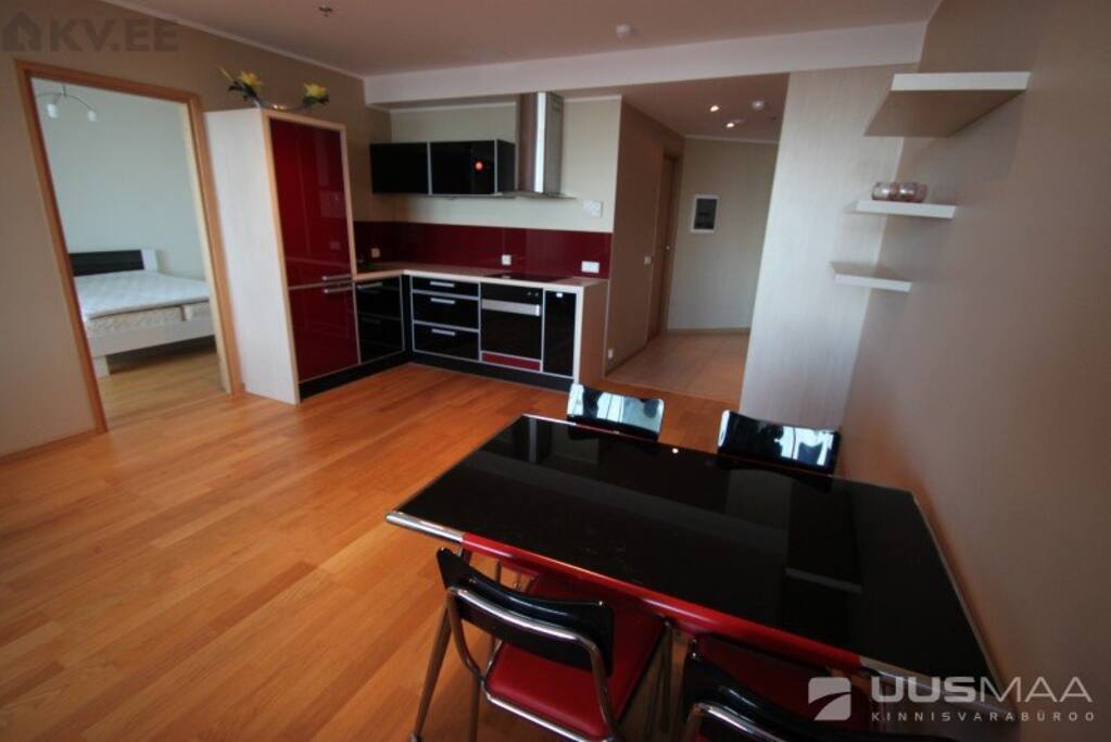 Spacious living room.