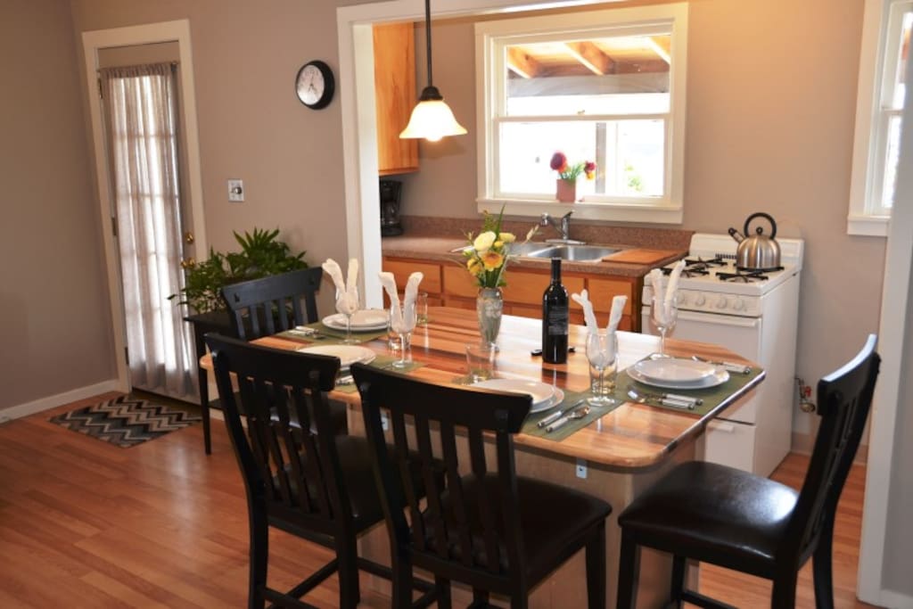 dining island and kitchen
