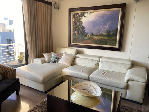 Bedfordview. Stylish and well-equipped apartment