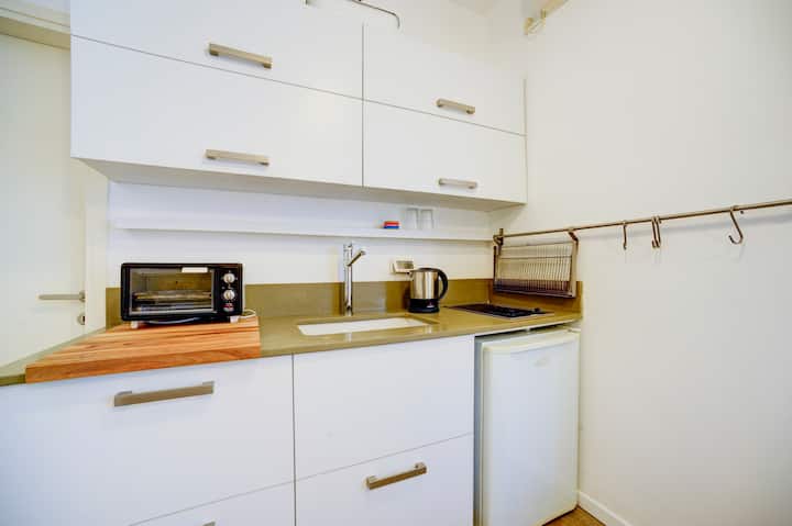 Chic Studio - Steps From The Beach! - Israel